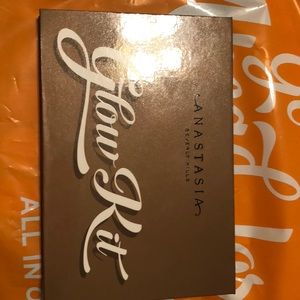 Anastasia glow kit